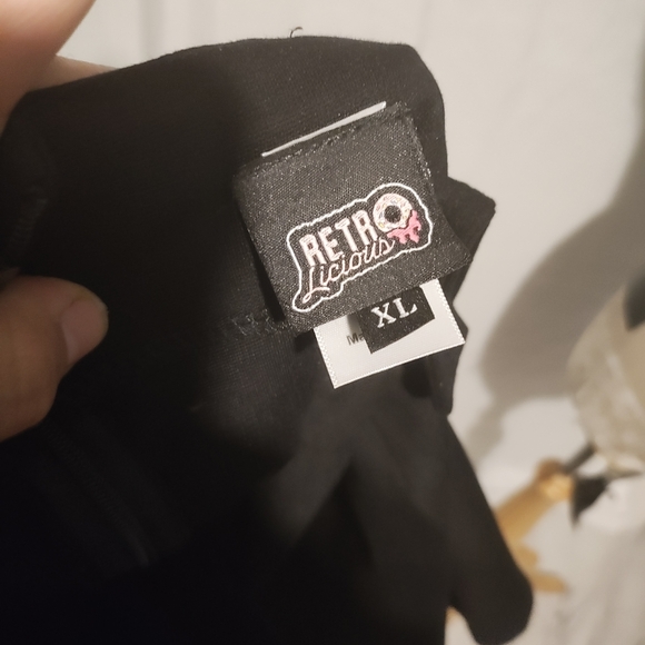 Retrolicious XL heart shaped black skirtall - Picture 2 of 6